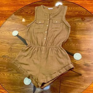 𝅺Fashion Nova Button Down Sleeveless Green Romper Sized Medium Cuffed